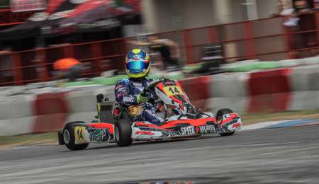 Un karting profesional espera a los simracers