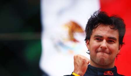 "Checo" Pérez renovó con Red Bull