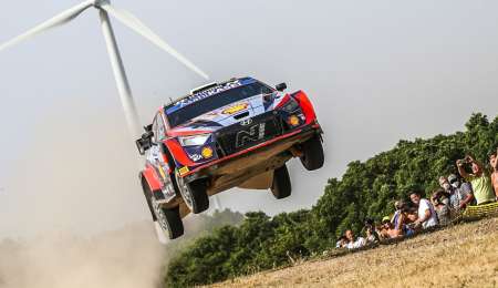 Tänak recuperó la punta en Cerdeña