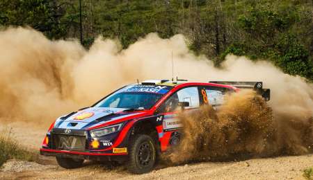 Tänak acaricia la victoria en Cerdeña