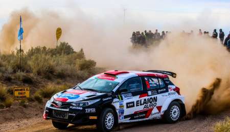 Federico Villagra corre con su hijo de navegante