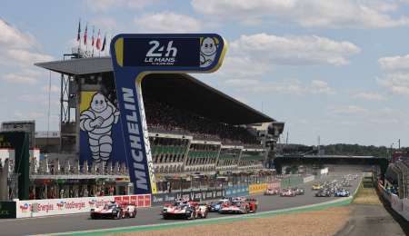 Primera hora en Le Mans, lidera el Toyota #7