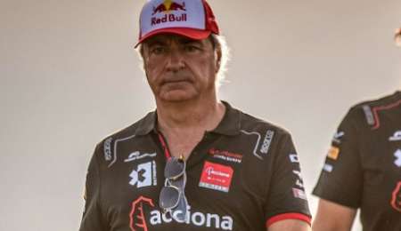 Tras el golpe, Carlos Sainz dejó el hospital y se enojó
