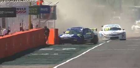 VIDEO: despiste y susto en la final del Top Race Series
