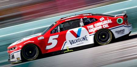 NASCAR: Kyle Larson no pelea por el título, pero sigue ganando