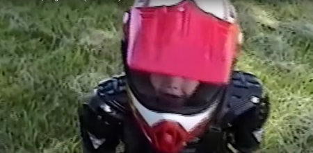 VIDEO: corre en moto desde los 2 años y anunció su retiro