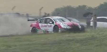 VIDEO: TC2000: ¡golpe de escena! Pernía se despistó cuando lideraba la final
