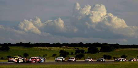 VIDEO: un piloto de la Copa de Oro e integrante de un equipo top, en la cuerda floja para 2023