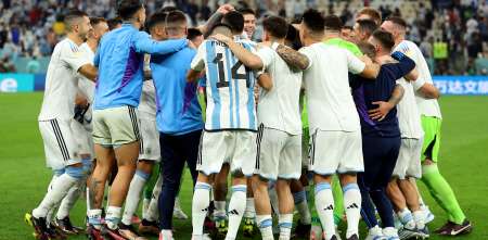 VIDEO: un laureado piloto qatarí mostró su fanatismo por Argentina de una forma particular