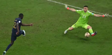 Marcos Di Palma y un saludo particular al Dibu Martínez