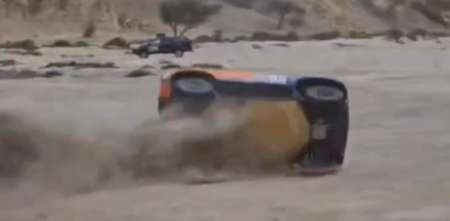 VIDEO: impactante vuelco tras un salto en la Etapa 1 del Dakar 2023