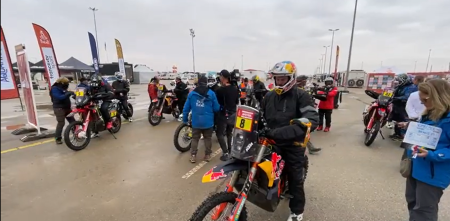 Las motos ya se dirigen hacia Al Duwadimi