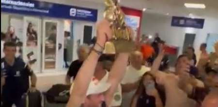 VIDEO EXCLUSIVO: así fue el recibimiento a Kevin Benavides en Ezeiza