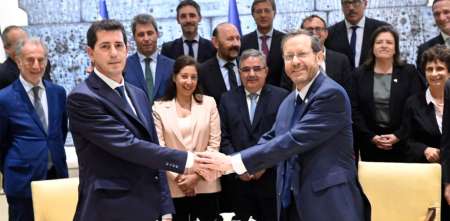 Wado de Pedro firmó un nuevo acuerdo con Israel