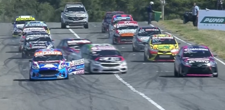 Turismo Nacional: abrió la puerta en la largada y lo esquivaron de milagro