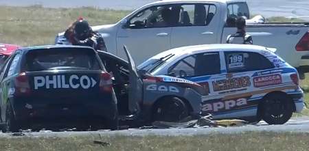 Turismo Nacional: impactante múltiple accidente en la largada de la Clase 2