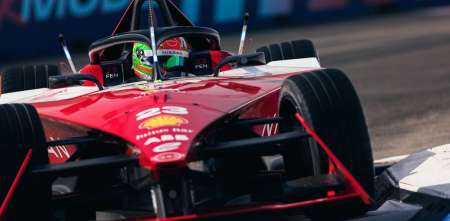 Video: la reacción de Sacha Fenestraz tras completar la vuelta más rápida en la historia de la Fórmula E