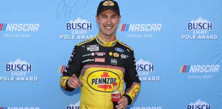 Joey Logano, el Poleman del NASCAR para la Pennzoil 400