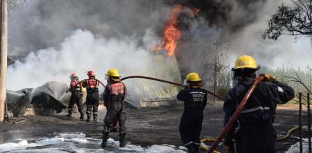 Terrible incendio en Pehuajó: un depósito de una estación de servicio quedó destrozado