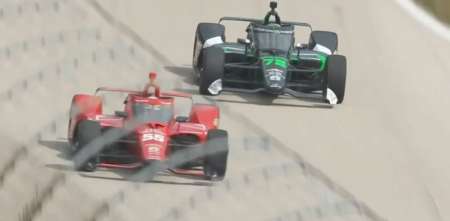 IndyCar: Canapino persigue a fondo a un rival en plena carrera