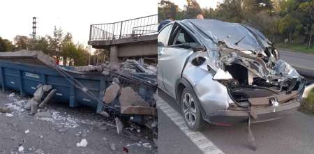 Panamericana: un camión derribó un puente peatonal en Pilar