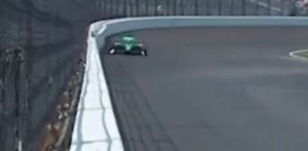 IndyCar: Ilott busca el límite y casi roza el muro en Indianápolis