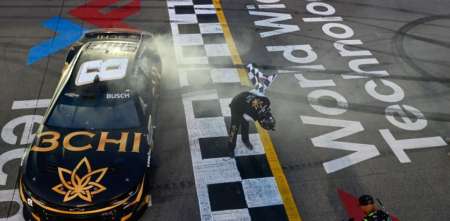 NASCAR: Kyle Busch ganó en el tiempo extra