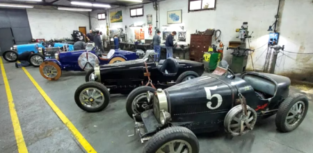 Un artista de época: el argentino que enamora al mundo con sus réplicas de autos históricos
