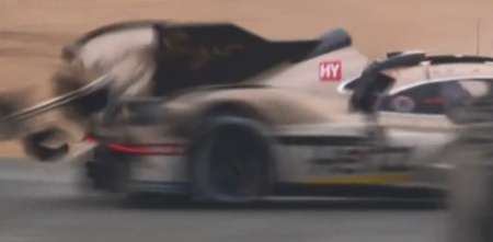 ¡De no creer! lideraba las 24 Horas de Le Mans y se pegó contra los neumáticos