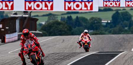 MotoGP: Bagnaia logró la pole en Alemania y Márquez se cayó tres veces