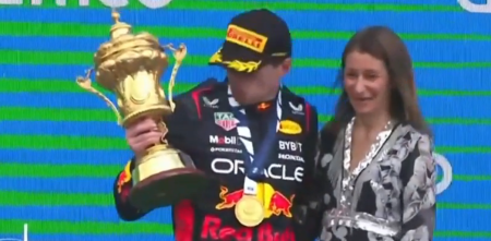 F1: el particular momento que protagonizó Verstappen en el podio de Silverstone