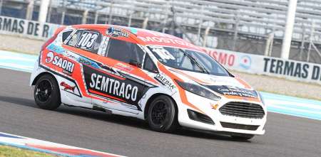 ¿Cómo le fue al hermano del Dibu Martínez en su debut en el Turismo Pista?