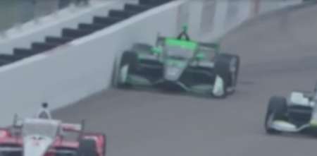 IndyCar: el compañero de Canapino, Callum Ilott, tocó el muro y se complicó su carrera
