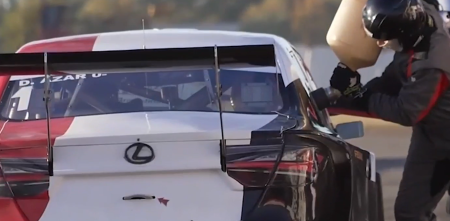 ¿Cómo se calcula la carga de combustible para una carrera especial?