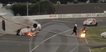 Impactante video: chocó, su auto se prendió fuego y salió corriendo en llamas