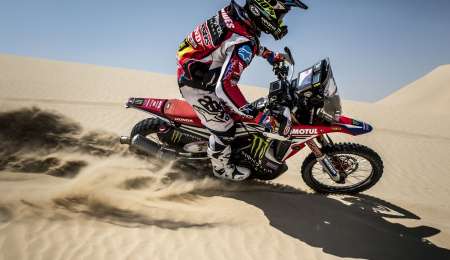 Kevin Benavides continua tercero en Abu Dhabi