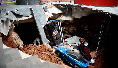 Restauraron Corvette dañados en un Museo