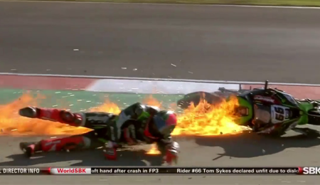 Espectacular accidente de Skyes en Superbikes
