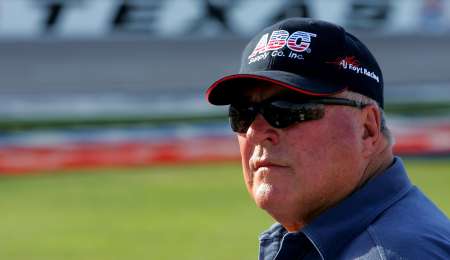 Múltiple campeón de IndyCar sobrevive al ataque de abejas asesinas