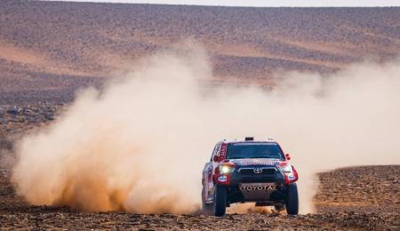 Al- Attiyah ganó y le mete presión a Peterhansel en la general
