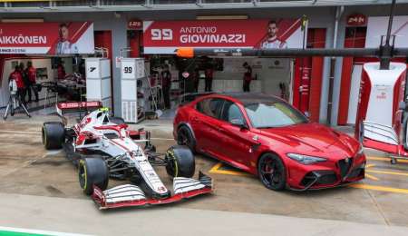 Raikkonen y Giovinazzi también recibieron un regalo en Imola