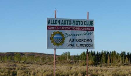 Abrazo simbólico para que no desaparezca el Autódromo de Allen