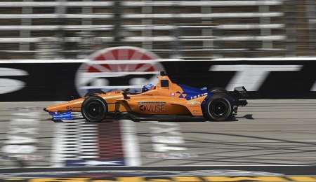 Fernando Alonso prueba el McLaren en Indianápolis