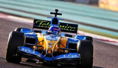 Volvió al primer amor, Alonso aceleró el Renault campeón en 2005