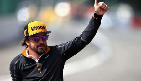 Un nene llora por el retiro de Alonso y el español le respondió