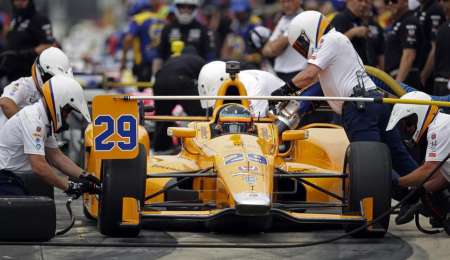 Alonso aprende también con viento