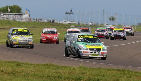 Matías Álvarez ganó una carrera clave en el campeonato de la Clase 1