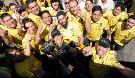 La alegría del equipo campeón