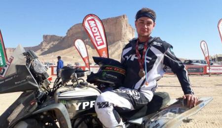 Andújar se sostiene en la punta a fuerza de regularidad