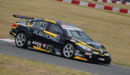 Ardusso mostró la chapa de campeón y se quedó con la pole
